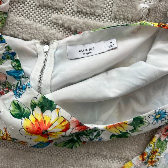 Ali & Jay Botanical Floral Crop Top, in size M - Picture 5 of 7